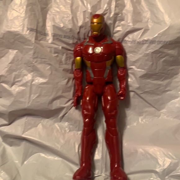 Iron man toy slightly worn on gold of head - Picture 1 of 3